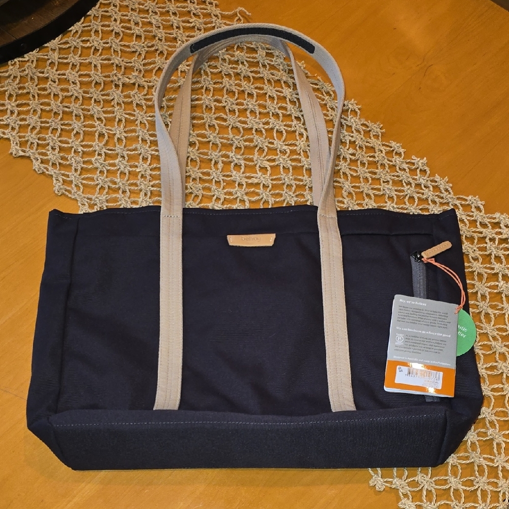 Bellroy Classic Tote Black with Beige Straps